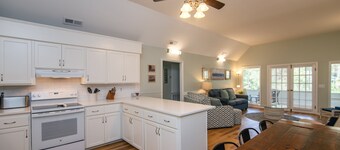 Sea Biscuit-Pet Friendly Cottage w/ Screened Porch; 2 Minutes to Beach Access