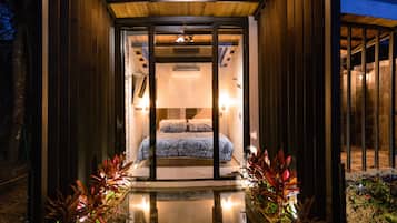 Cabane Premium, 1 trÚs grand lit, bain à remous, vue ville | Literie de qualité supérieure, couette en duvet d'oie