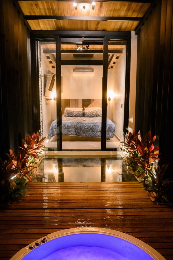 Premium Cabin, 1 King Bed, Hot Tub, City View