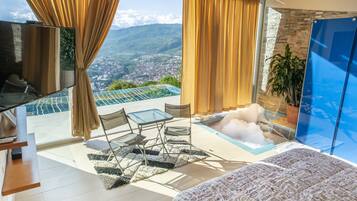 Cabaña romántica, 1 cama de matrimonio grande, terraza, vistas a la ciudad | Ropa de cama de alta calidad y edredones de plumas