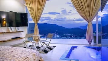 Cabaña romántica, 1 cama de matrimonio grande, terraza, vistas a la ciudad | Ropa de cama de alta calidad y edredones de plumas