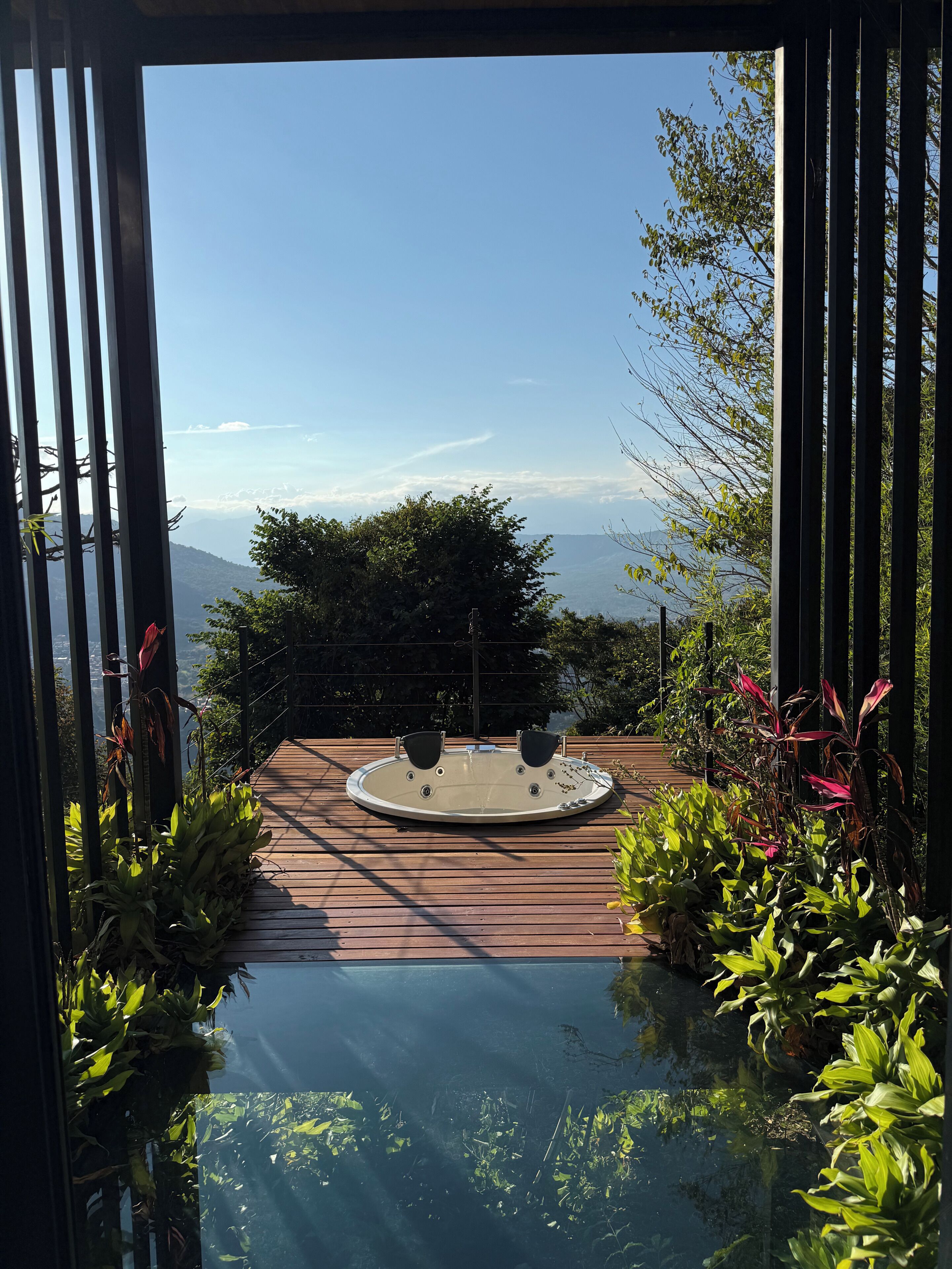 Panoramic Cabin, 1 King Bed, Hot Tub, City View | Premium bedding, down duvets, Select Comfort beds, free minibar