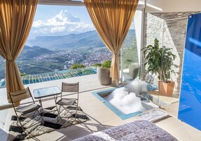 Romantic Cabin, 1 King Bed, Terrace, City View | Premium bedding, down comforters, Select Comfort beds, free minibar