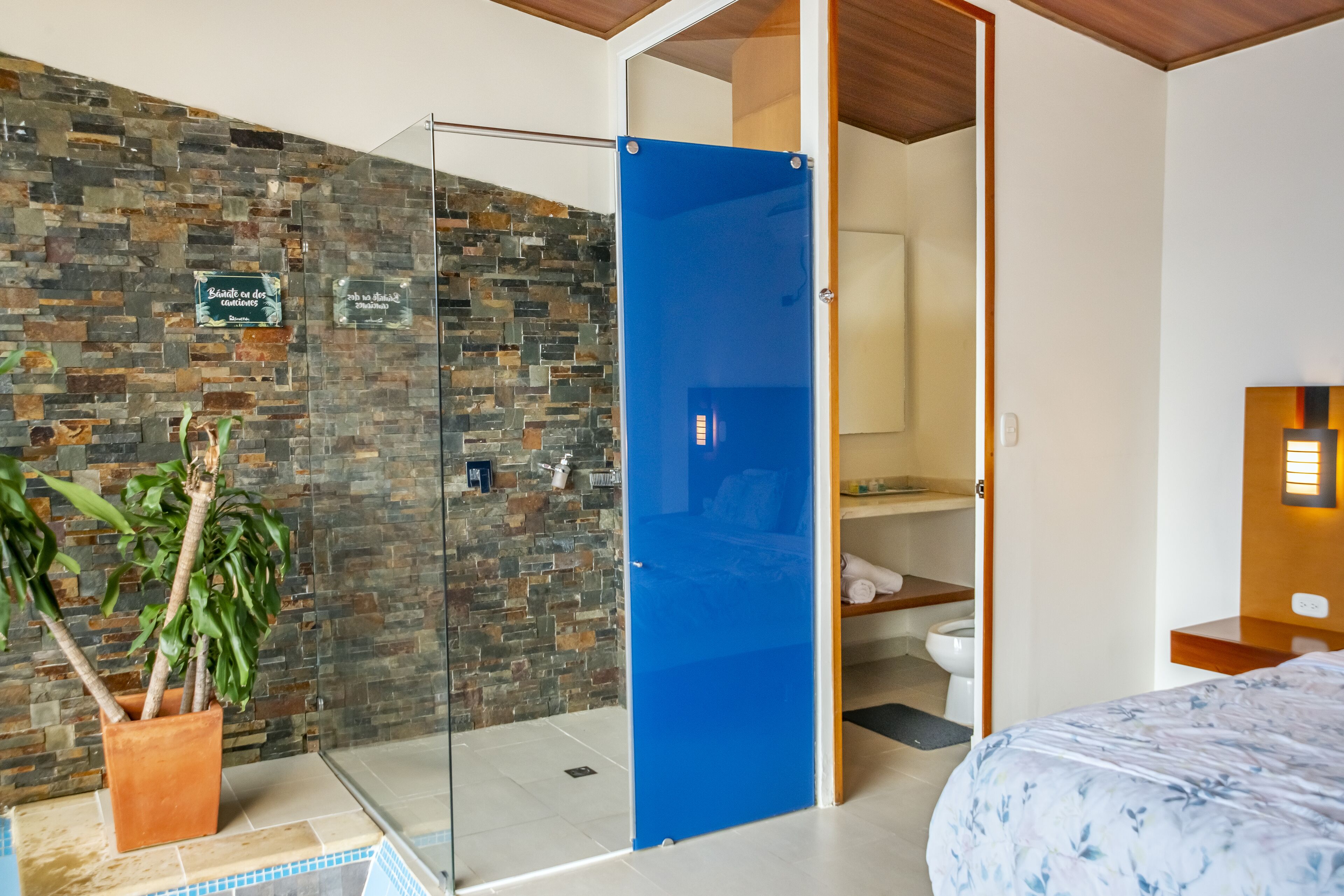 Romantic Cabin, 1 King Bed, Terrace, City View | Bathroom