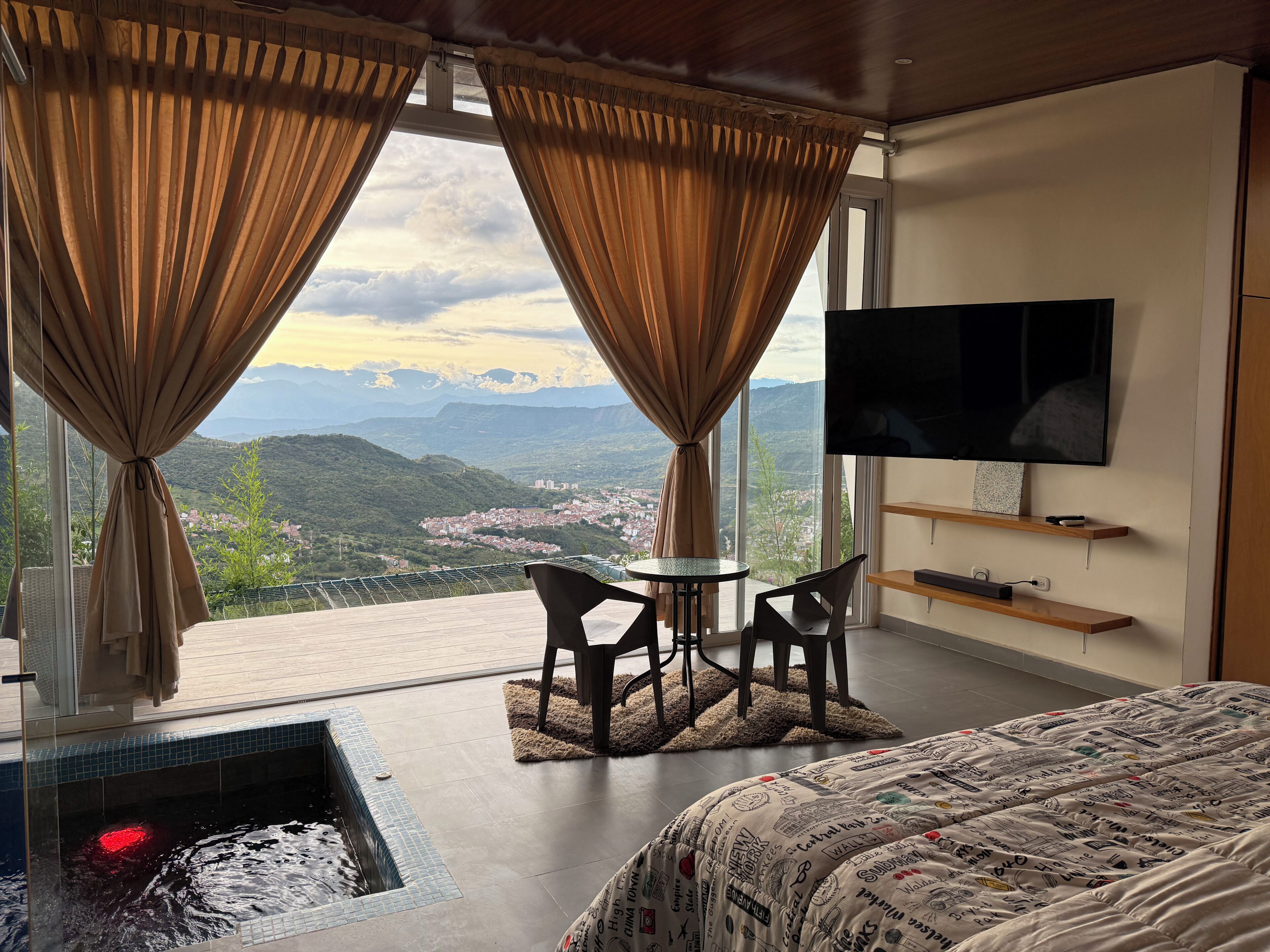 Cabana panorâmico, 1 cama King, terraço, vista para a cidade | Roupas de cama premium, edredons de pluma, camas Select Comfort