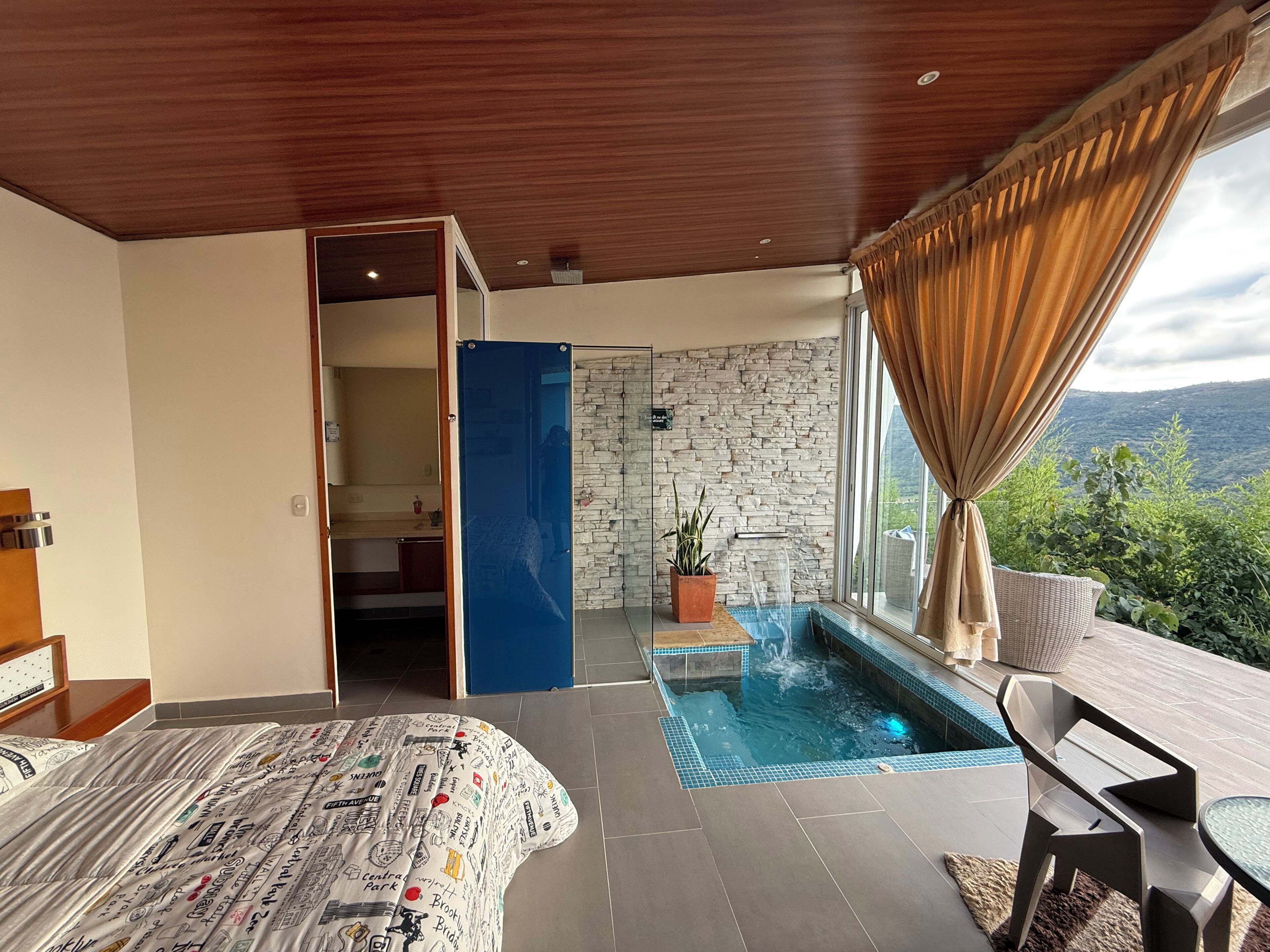 Panoramic Cabin, 1 King Bed, Terrace, City View | Premium bedding, down duvets, Select Comfort beds, free minibar