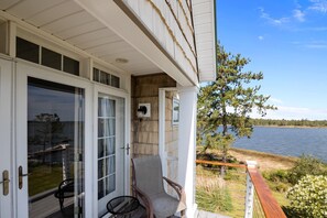 Property grounds - My Pointe of View - Spectacular Pet Friendly Waterfront with Views! (Merritt)