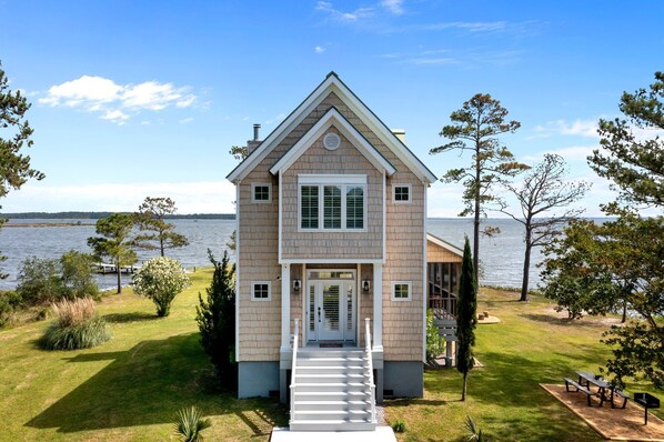 Exterior - My Pointe of View - Spectacular Pet Friendly Waterfront with Views! (Merritt)