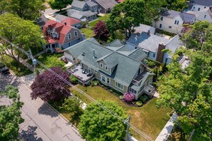Exterior - Jakers Beach House- personal bar, steps to beach (South Haven)
