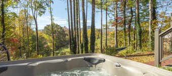 Nomad Retreat | Pet-Friendly, Hot Tub & Mountain View