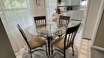 Cottage 3 | In-room dining