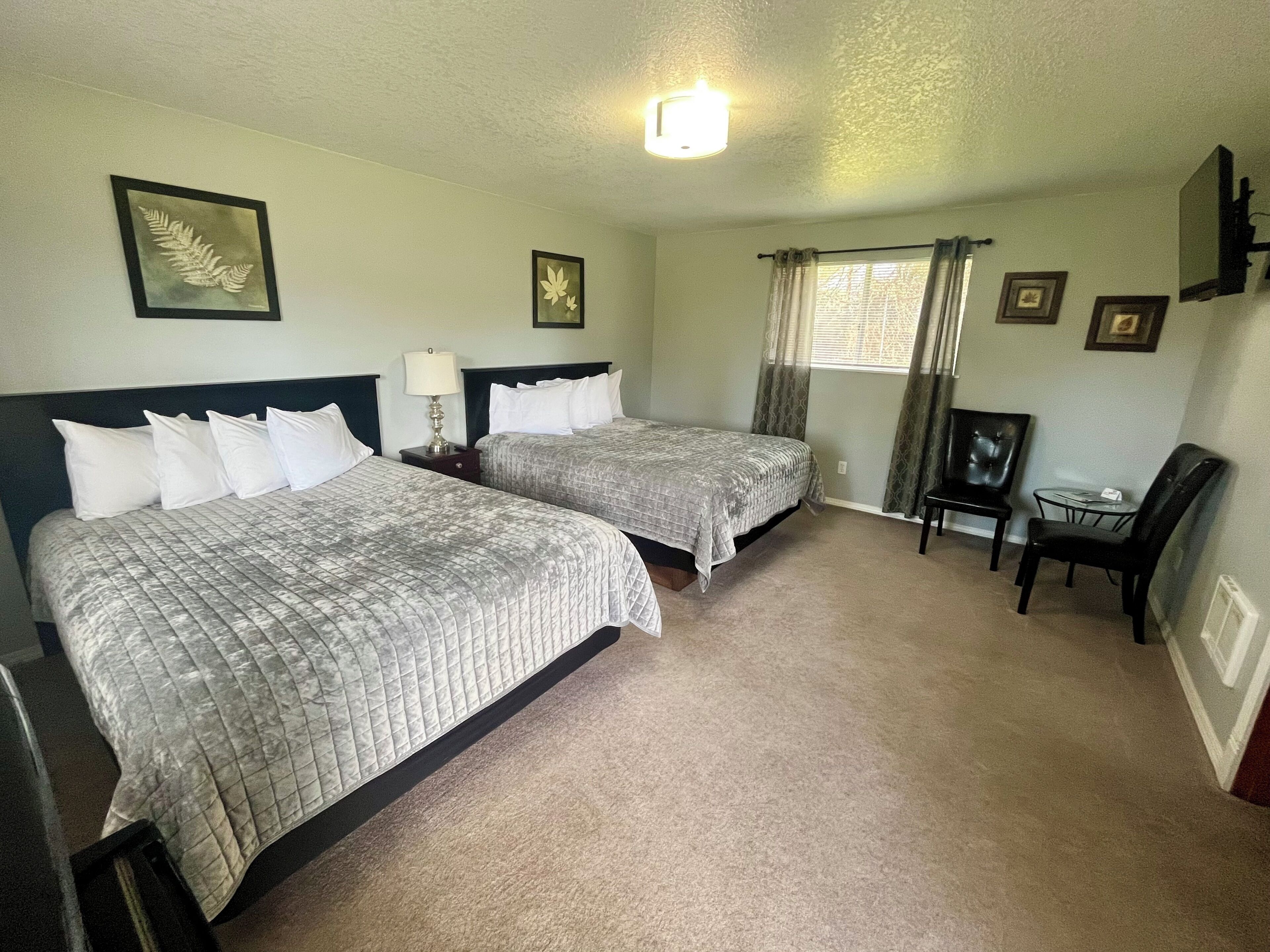 Cottage #11 (Not Dog-Friendly) | Premium bedding, individually decorated, individually furnished