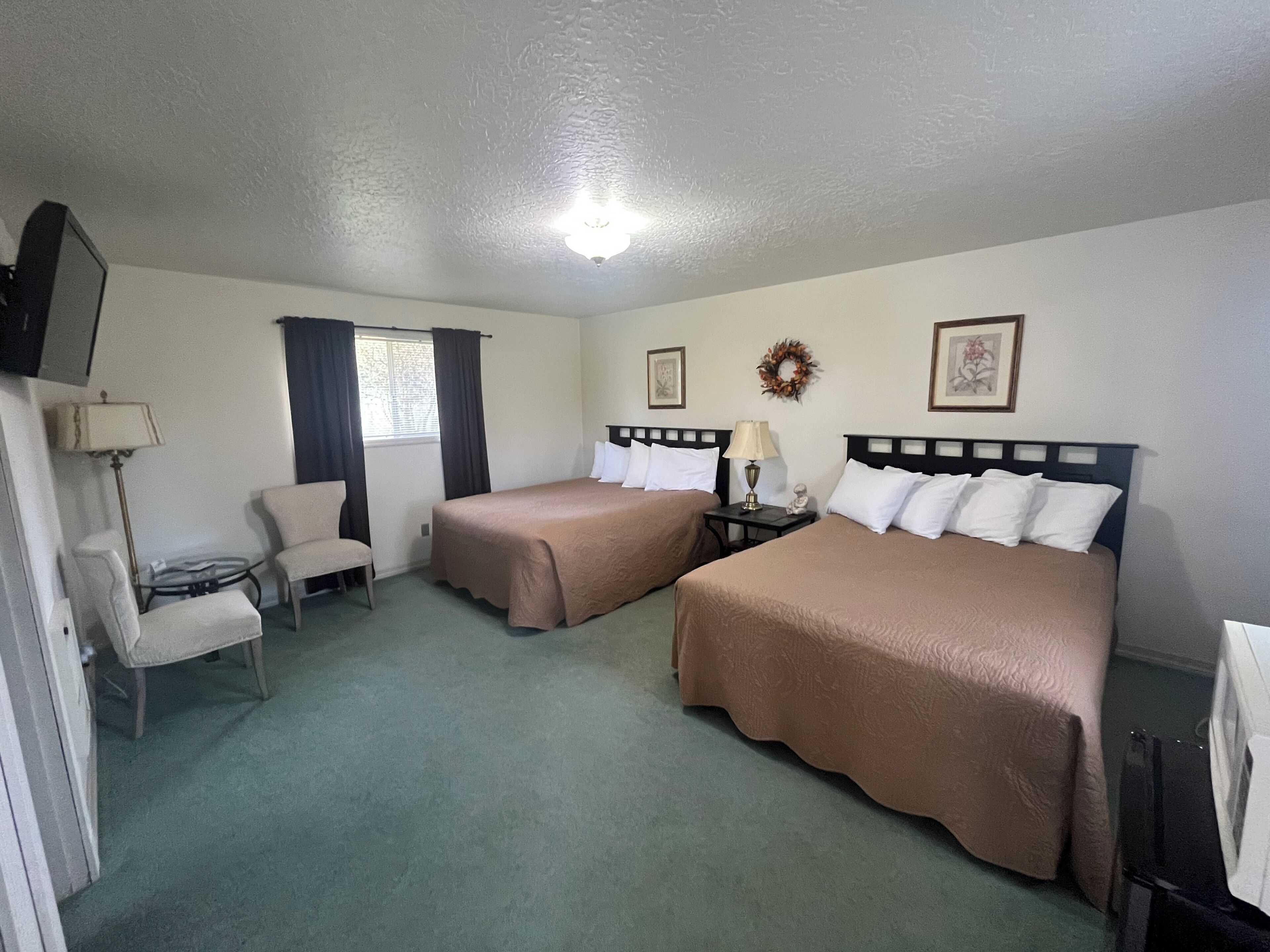 Cottage #12 (Not Dog-Friendly) | Premium bedding, individually decorated, individually furnished