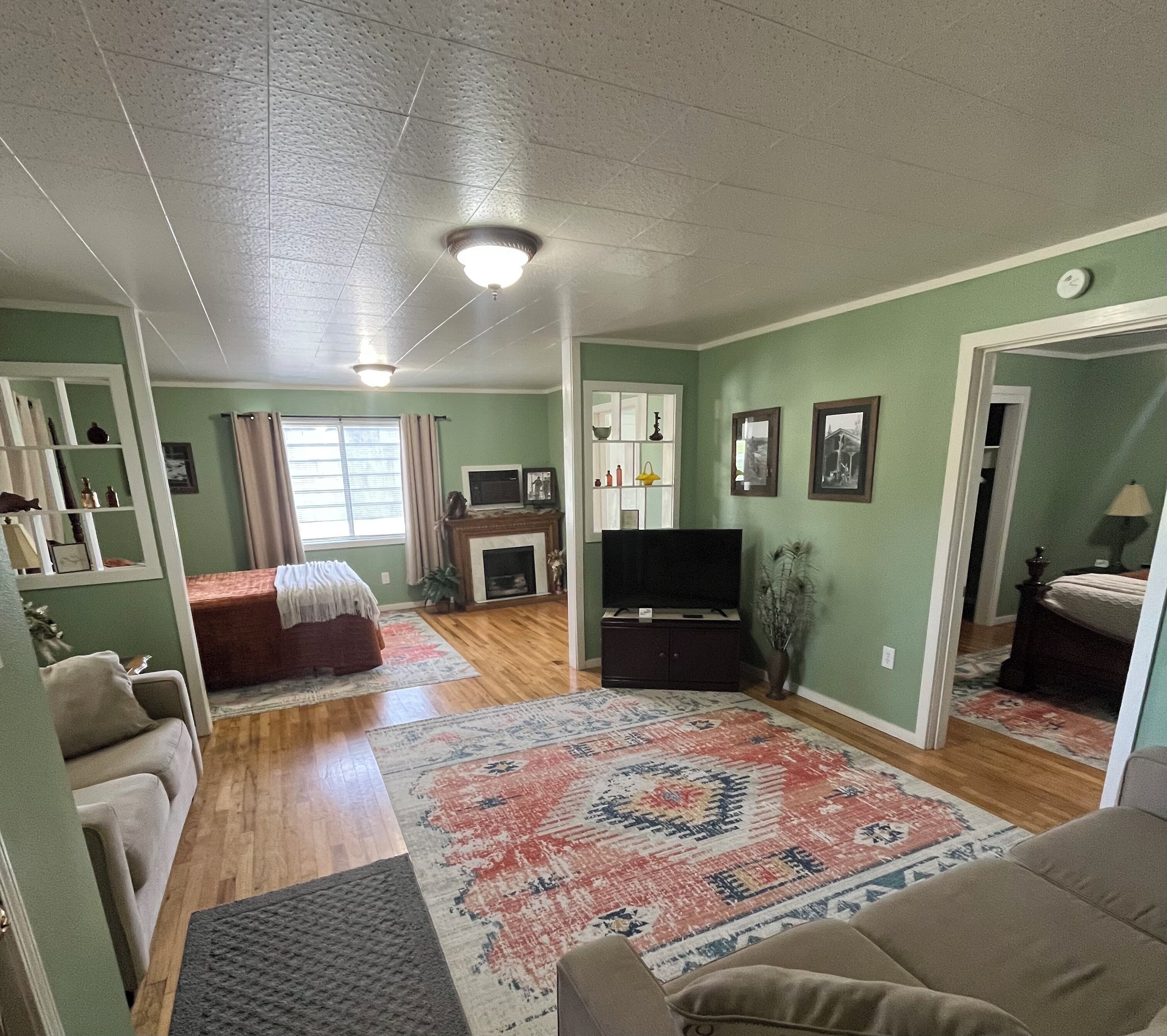 Cottage #7 (Not Dog-Friendly) | Living area | Flat-screen TV