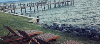 Waterfront Cottage with Pier & Boatlift on the Beautiful Potomac River