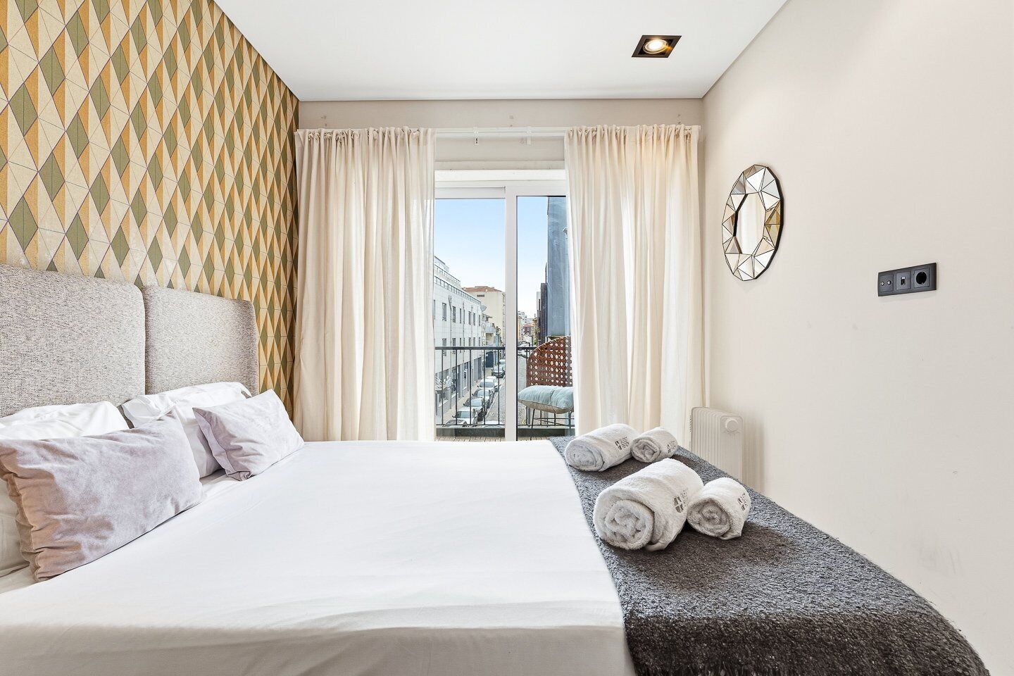 3 bedrooms, desk, iron/ironing board, Internet