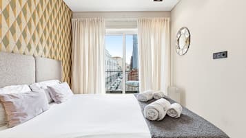 3 bedrooms, desk, iron/ironing board, Internet