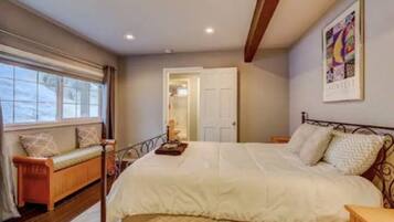 2 bedrooms, WiFi, bed sheets