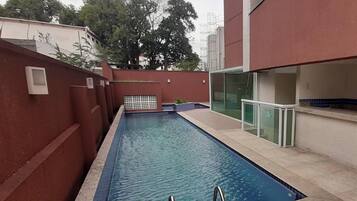 2 outdoor pools