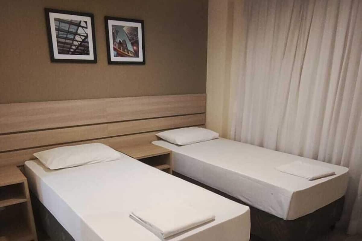 Chambre Standard Double ou avec lits jumeaux | Literie hypoallergénique, surmatelas, bureau