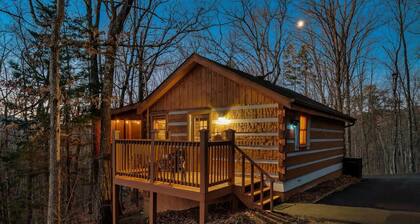 Secluded Cabin - Hot Tub + Arcade+ Fireplace