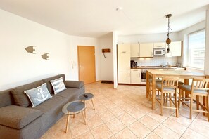 TV, tavolo da ping pong