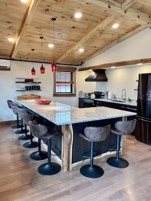 Fridge, microwave, oven, stovetop - BRAND NEW, WALK EVERYWHERE! Amazing Views & Luxury in the Heart of Lake Placid (Lake Placid)