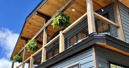 BRAND NEW, WALK EVERYWHERE! Amazing Views & Luxury in the Heart of Lake Placid