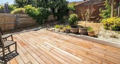 Elegant 2BD House with Garden and Decked Patio