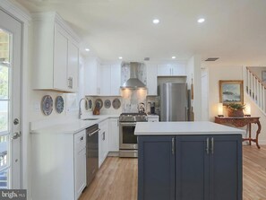 Geladeira, fogão, cooktop, lava-louças