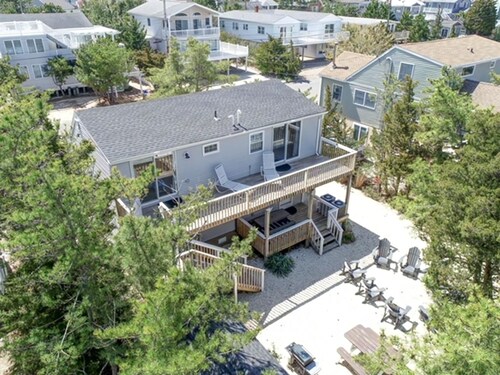 4 bedroom accommodation in Harvey Cedars