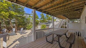 Outdoor dining - 4 bedroom accommodation in Harvey Cedars (Harvey Cedars)