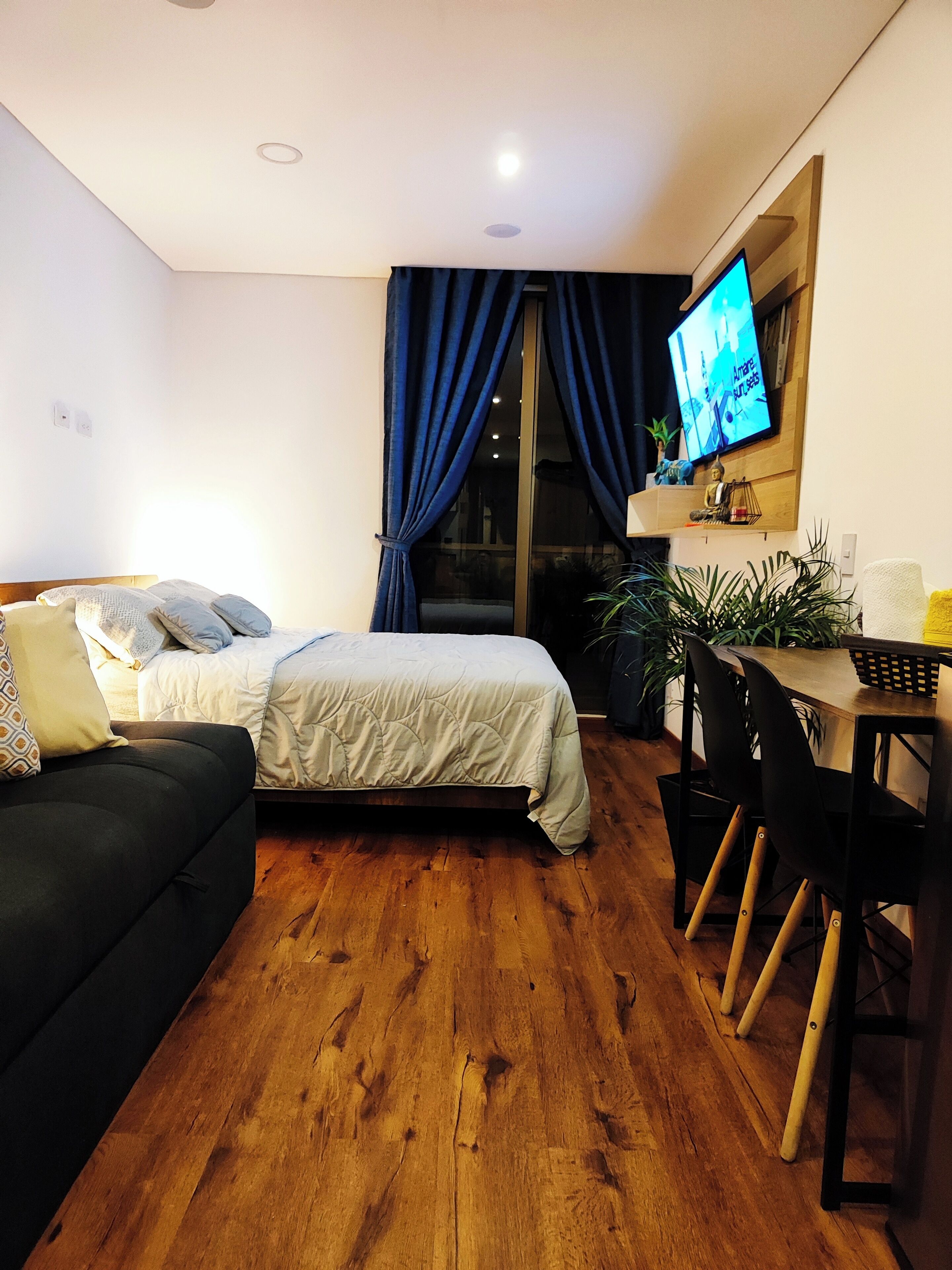 1 habitación, tabla de planchar con plancha, wifi y ropa de cama 