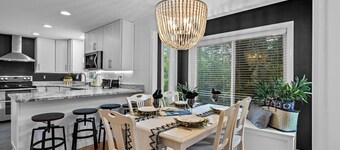 5+4 Heated Pool Home, Steps from Beach, Bonus Ground Floor Apartment