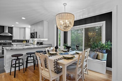 5+4 Heated Pool Home, Steps from Beach, Bonus Ground Floor Apartment