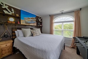 6 chambres, fer et planche à repasser, lit de bébé portatif