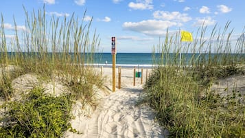 Beach nearby, sun-loungers, beach towels