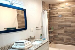 Bruser, hårtørrer, håndklæder, Sæbe