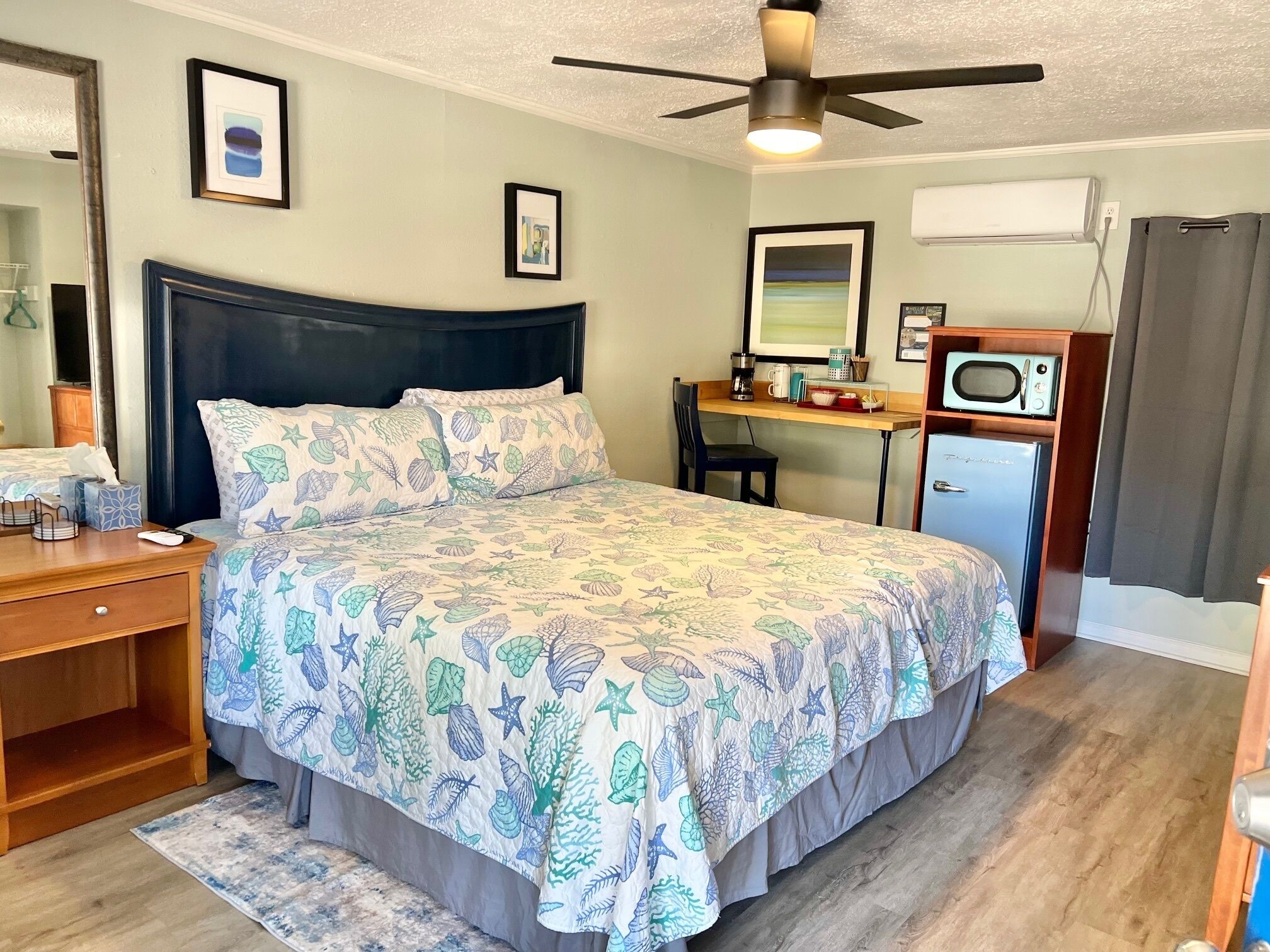 واي فاي مجانًا وملاءات أسرّة