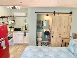 Deluxe Στούντιο-Σουίτα | Δωρεάν Wi-Fi, κλινοσκεπάσματα 