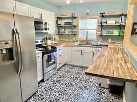 家庭村舍 | 私人厨房 | 迷你冰箱、微波炉、茶具/咖啡用具、冰柜