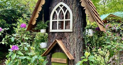 Amazing Whimsical Mtn Cabin! Pet Friendly, Hot Tub, Fireplace, Winery, Skiing