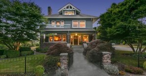 Exterior - Historic Speak Easy Wine Cellar and Movie Theatre Guest Room (Snohomish)