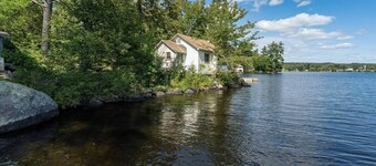 On the waters edge of Lake Cecebe Tranquility above Muskoka at Rockwynn Cottages