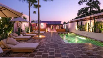 Kolam renang outdoor