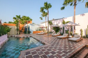 Outdoor pool - El Barrio Boutique Hotel & Bar (Kerobokan)