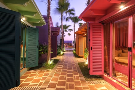 Exterior. El Barrio Boutique Hotel & Bar