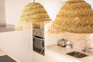 Frigorífico, microondas, horno y lavavajillas