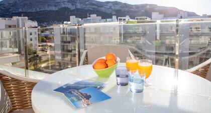 Penthouse with large terrace, Wifi, A/C, garage, swimming pool, gym. Walking distance to beach and centre.