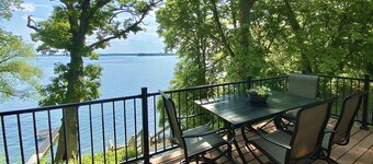 Cabin on gorgeous Lake Ida, near the Carlos Creek Winery!